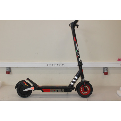 SALE OUT. Aprilia Electric Scooter E-SR2 EVO, Black/Red | Aprilia | E-SR2 EVO | Electric Scooter | 500 W | 25 km/h | 10 " | Blac