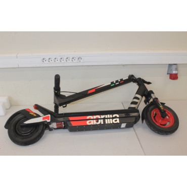 SALE OUT. Aprilia Electric Scooter E-SR2 EVO, Black/Red | Aprilia | E-SR2 EVO | Electric Scooter | 500 W | 25 km/h | 10 " | Blac