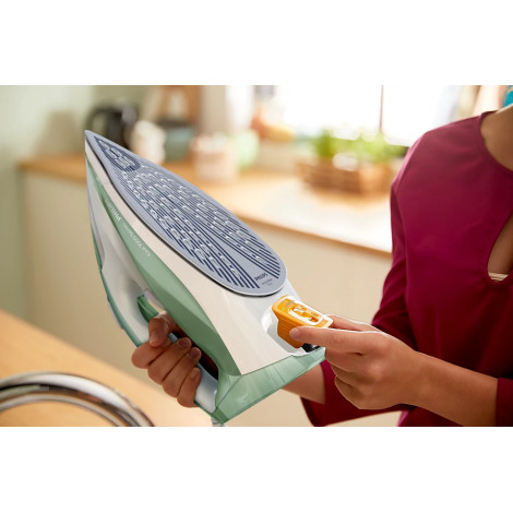 Philips DST7012/70 HV | Steam Iron | 2600 W | Water tank capacity 300 ml | Continuous steam 45 g/min | Steam boost performance 2