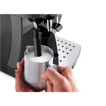 Delonghi | Magnifica Start ECAM220.22GB | Pump pressure 15 bar | Built-in milk frother | Automatic | 1450 W | Black