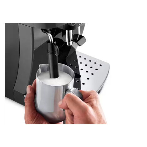 Delonghi | Magnifica Start ECAM220.22GB | Pump pressure 15 bar | Built-in milk frother | Automatic | 1450 W | Black