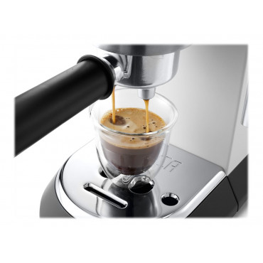 Delonghi | Dedica Pump Espresso | EC685W | Pump pressure 15 bar | Built-in milk frother | Semi-automatic | 1300 W | White