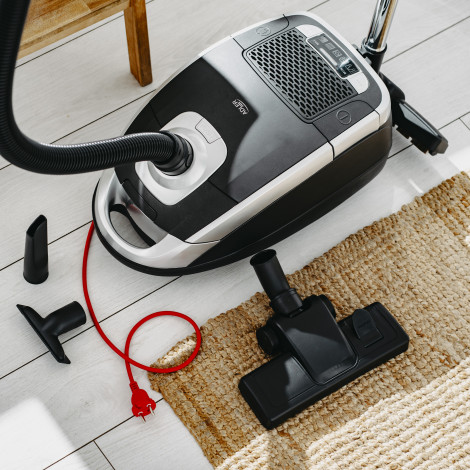 Adler Vacuum Cleaner | AD 7069 | Bagged | Power 3200 W | Dust capacity 3.5 L | Black