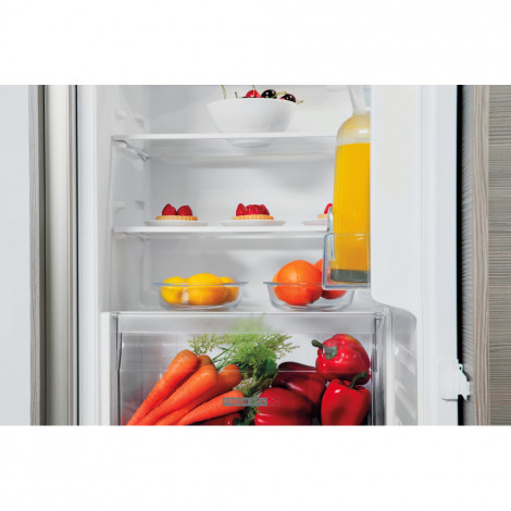 Whirlpool Refrigerator | ARG 7342 | Energy efficiency class E | Built-in | Larder | Height 122 cm | Fridge net capacity 171 L | 