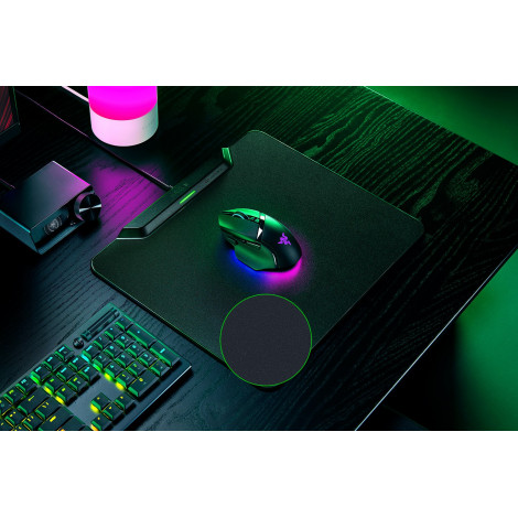 Razer | Wireless Charging Gaming Mouse Mat and Puck, Hard Edition | HyperFlux V2 Wireless Charging System | Gaming Mouse Mat | 3