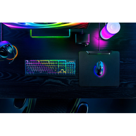 Razer | Wireless Charging Gaming Mouse Mat and Puck, Hard Edition | HyperFlux V2 Wireless Charging System | Gaming Mouse Mat | 3