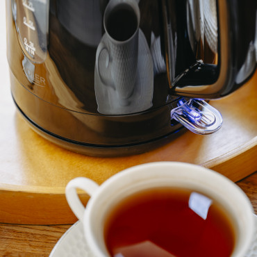 Adler Kettle | AD 1380b | Electric | 2200 W | 1 L | Polypropylene | 360 rotational base | Black