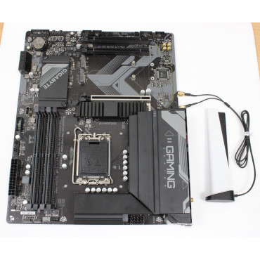 SALE OUT. Gigabyte USED, REFURBISHED, WITHOUT ACCESSORIES, ONLY BACK PANEL, AND ANTENA INCLUDED