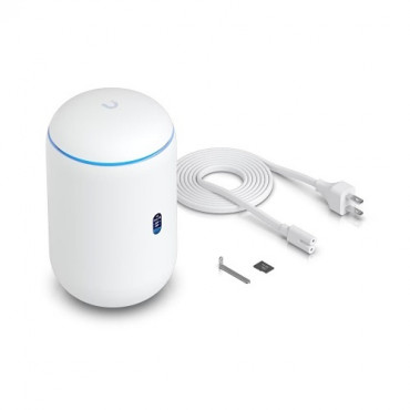 UBIQUITI UDR7 Desktop 10G...