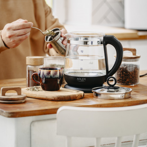Adler Kettle | AD 1299 | Electric | 2200 W | 1.5 L | Glass | 360 rotational base | Black