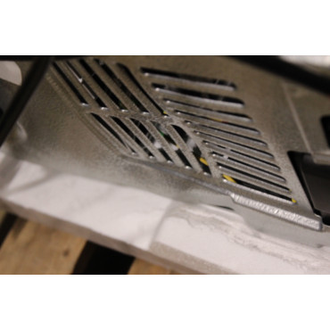 SALE OUT. Midea DAMAGED PACKAGING, DENT SIDE CORNER, BENT GRILLES ON THE BACK