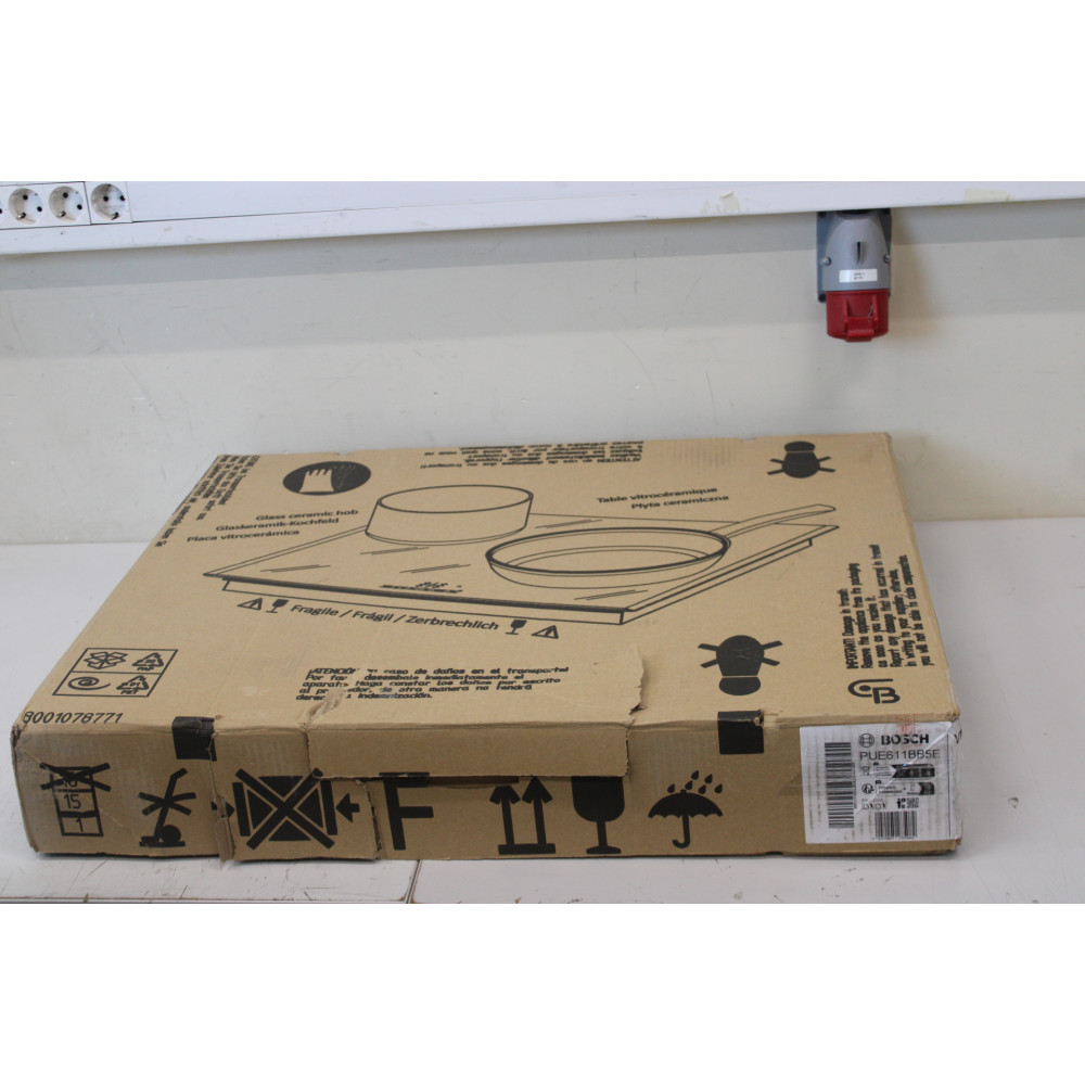 SALE OUT. Bosch | Hob | PUE611BB5E | Induction | Number of burners/cooking zones 4 | Touch | Timer | Black | DAMAGED PACKAGING
