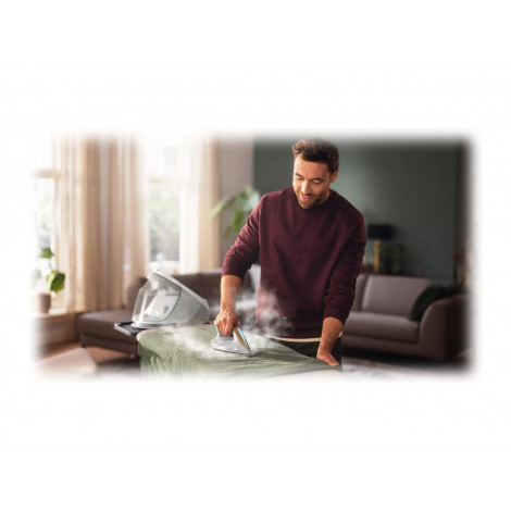 Philips | Iron | PerfectCare 7000 Series PSG7040/10 | 2100 W | 8 bar | Auto power off | Water tank capacity 1800 ml | Calc-clean