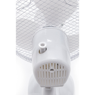 Adler | AD 7302 | Desk Fan | White | Diameter 23 cm | Number of speeds 2 | Oscillation | 22 W