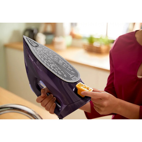 Philips | DST7051/30 7000 Series | Steam Iron | 2800 W | Water tank capacity 300 ml | Continuous steam 50 g/min | Dark purple | 