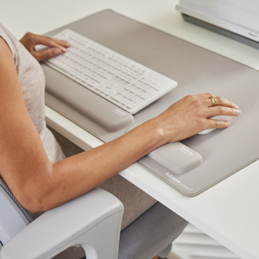 Fellowes | Breyta Palm Wrist Rest | Sand