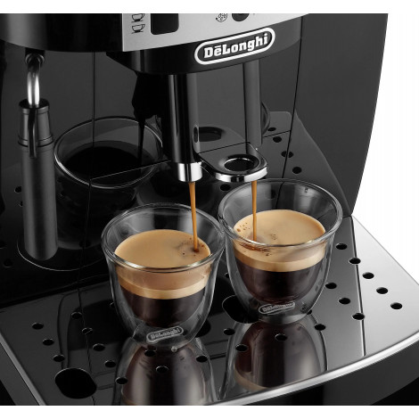 Delonghi | Coffee Maker | ECAM22.115.B Magnifica S | Pump pressure 15 bar | Built-in milk frother | Automatic | 1450 W | Black