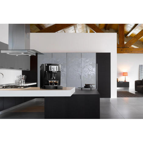 Delonghi | Coffee Maker | ECAM22.115.B Magnifica S | Pump pressure 15 bar | Built-in milk frother | Automatic | 1450 W | Black