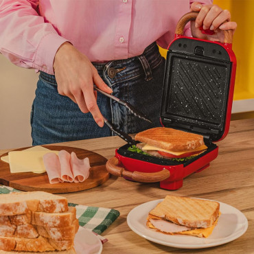 Cecotec Sandwich Maker | Rock'nToast Retro One Yellow Retro-style | 700 W | Number of plates 3 | Yellow