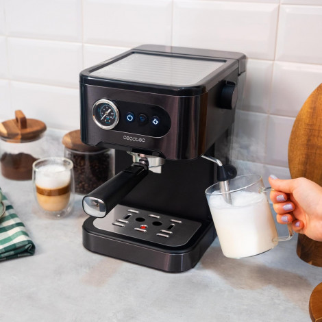 Cecotec Coffee machine | Power Espresso 20 Pro Latte | Pump pressure 20 bar | Built-in milk frother | Semi-automatic | Black | 1