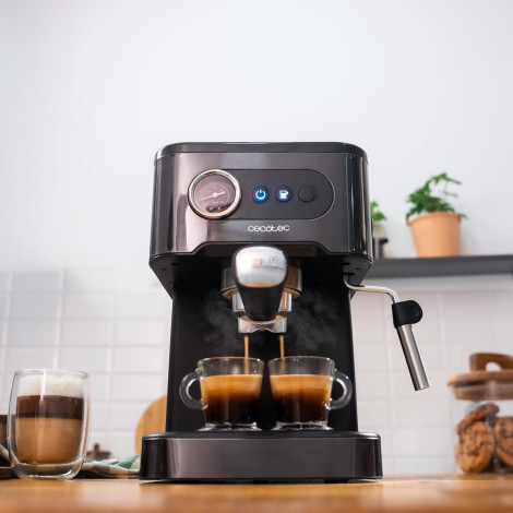 Cecotec Coffee machine | Power Espresso 20 Pro Latte | Pump pressure 20 bar | Built-in milk frother | Semi-automatic | Black | 1