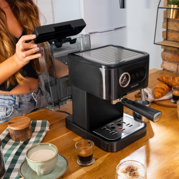 Cecotec Coffee machine | Power Espresso 20 Pro Latte | Pump pressure 20 bar | Built-in milk frother | Semi-automatic | Black | 1