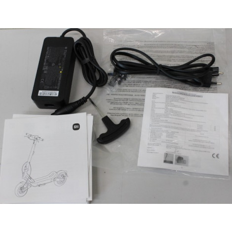 SALE OUT. Xiaomi Electric Scooter 6 Ultra GL | Xiaomi 24 month(s) | USED, DIRTY AND SCRATCHED ONE SIDE