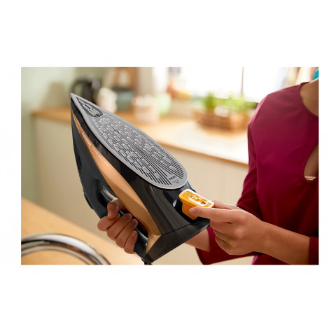 Philips DST7040/80 7000 series | Steam Iron | 2800 W | Water tank capacity 300 ml | Continuous steam 50 g/min | Steam boost perf