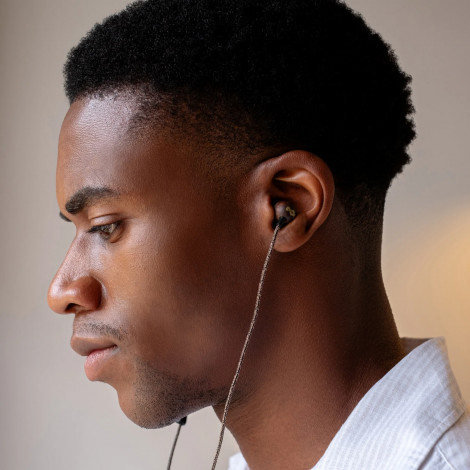 Marley Wired Earbuds | Smile Jamaica | Built-in microphone | USB Type-C | Brass