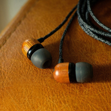 Marley Wired Earbuds | Smile Jamaica | Built-in microphone | USB Type-C | Signature Black
