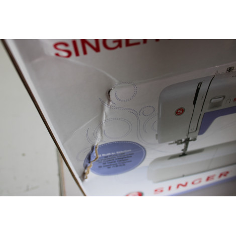 SALE OUT. Singer | Sewing Machine | Simple 3232 | Number of stitches 32 | Number of buttonholes 1 | White | DAMAGED PACKAGING