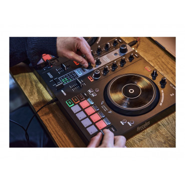 Hercules | DJ controller | DJ Essentials Kit | Speakers | USB connectivity