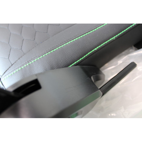 SALE OUT. | Razer Iskur V2 X NewGen | Gaming Chair | Black/Green | DAMAGED ITEM AND PACKAGING. ITEM SCRATCHED, DIRTY. MISSING: G