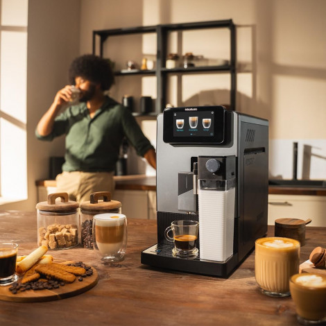 Cecotec Coffee machine | Cremmaet Latte Touch | Pump pressure 19 bar | Built-in milk frother | Super-automatic | Black | 1500 W